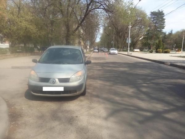 В Невинномысске ребёнок выбежал на дорогу и попал под колёса иномарки